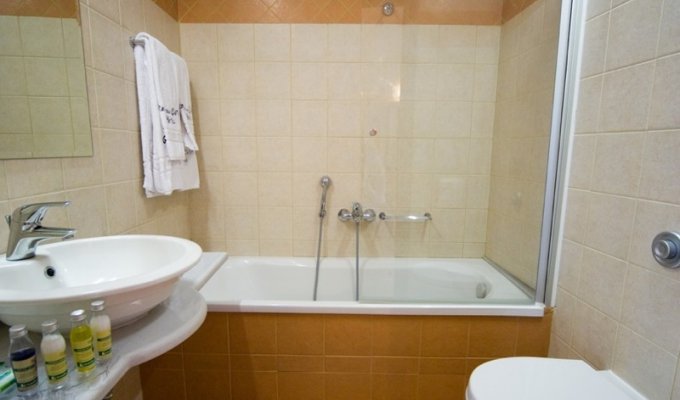 Votre Séjour en Grèce, en hébergement 8j/7 nuits à l'hôtel avec petit déjeuner en chambre standard. 	