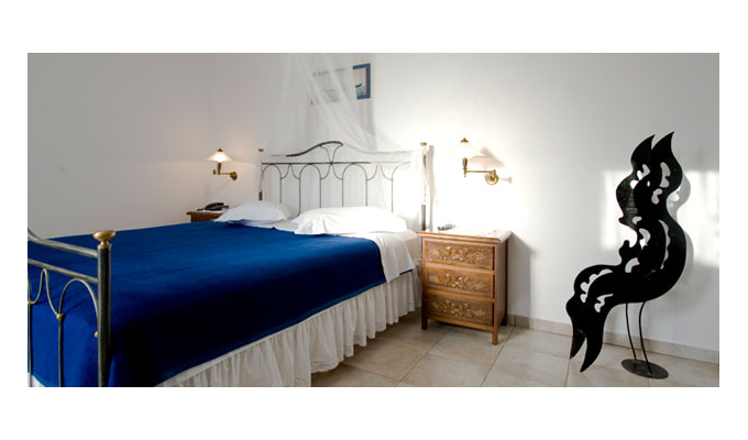 Votre Séjour dans les Cyclades, en hébergement 8j/7 nuits à l'hôtel avec petit déjeuner en chambre standard et transferts Maritimes. 