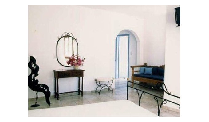 Votre Séjour dans les Cyclades, en hébergement 8j/7 nuits à l'hôtel avec petit déjeuner en chambre standard et transferts Maritimes. 