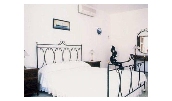 Votre Séjour dans les Cyclades, en hébergement 8j/7 nuits à l'hôtel avec petit déjeuner en chambre standard et transferts Maritimes. 