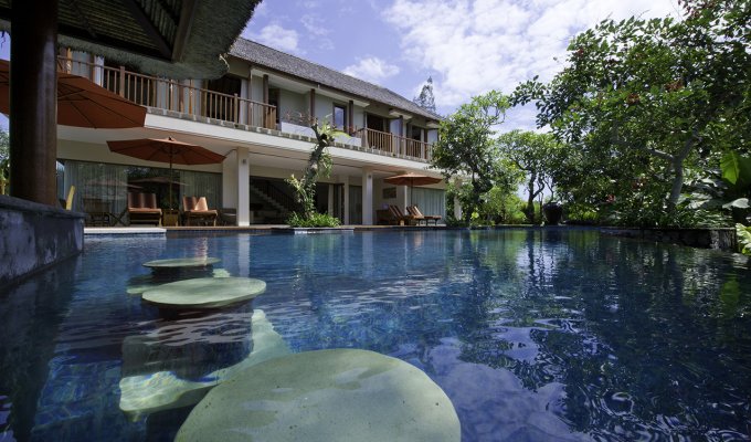 Location Villa Canggu Bali avec piscine privée et personnel  