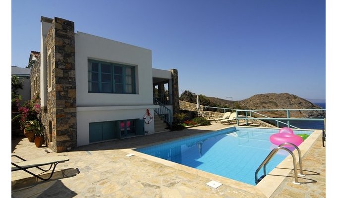 Location Villa Crete pour 8 personnes, avec piscine privée et une magnifique vue sur la mer.